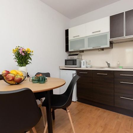Cozy Apartment With Balcony Warszawa By Noclegi Renters Kültér fotó