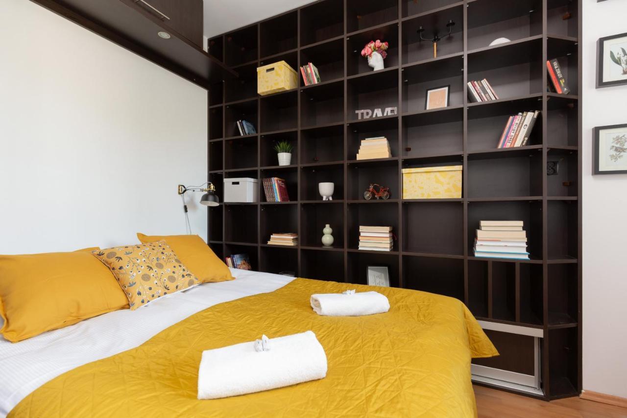 Cozy Apartment With Balcony Warszawa By Noclegi Renters Kültér fotó