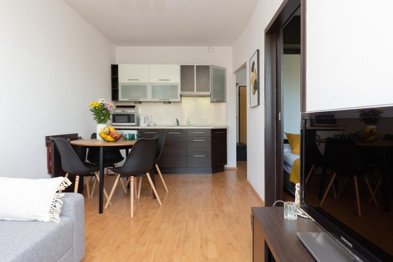 Cozy Apartment With Balcony Warszawa By Noclegi Renters Kültér fotó