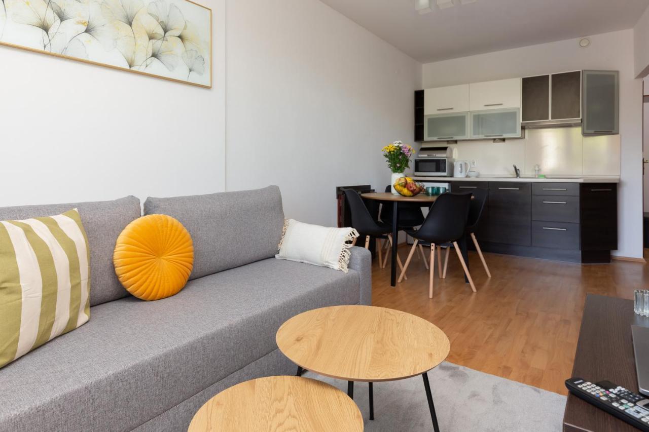 Cozy Apartment With Balcony Warszawa By Noclegi Renters Kültér fotó