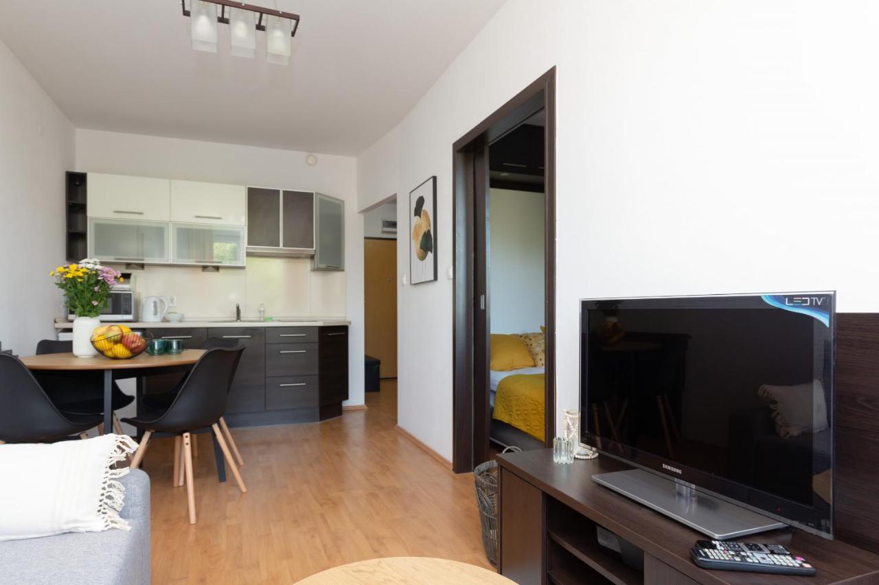 Cozy Apartment With Balcony Warszawa By Noclegi Renters Kültér fotó