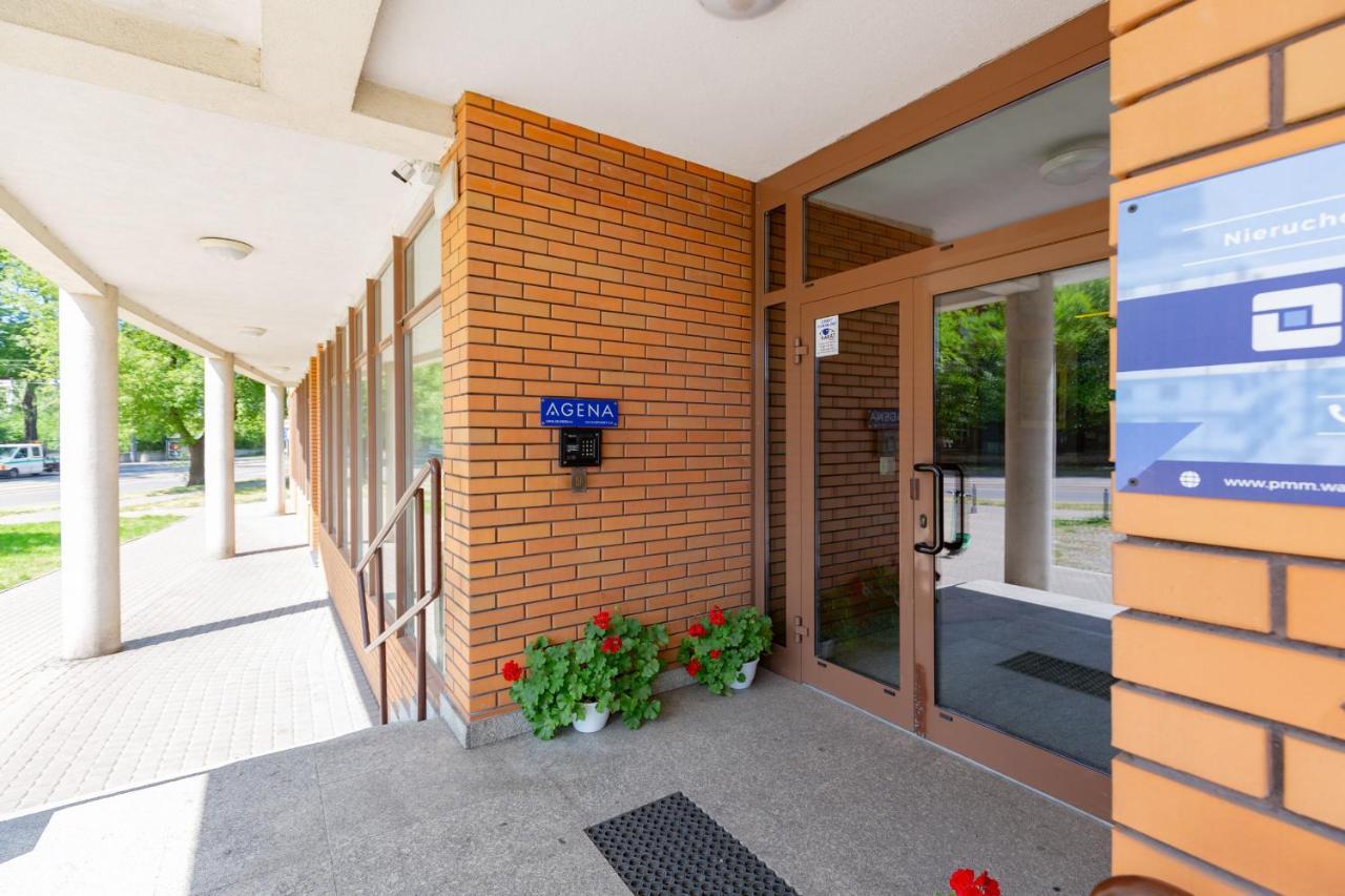 Cozy Apartment With Balcony Warszawa By Noclegi Renters Kültér fotó